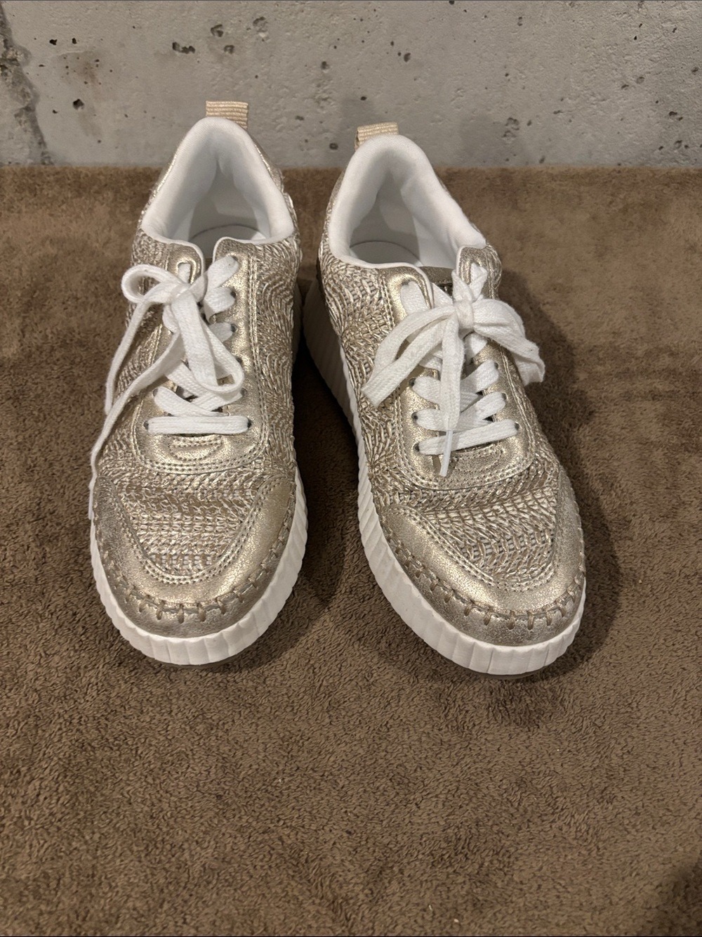 Universal Thread Gold and White Blend Persephone Platform Sneakers - Size 8 - Picture 2 of 7